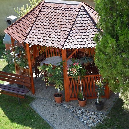 Apartman Aniko Vendeghaz Harkany Bilik gambar